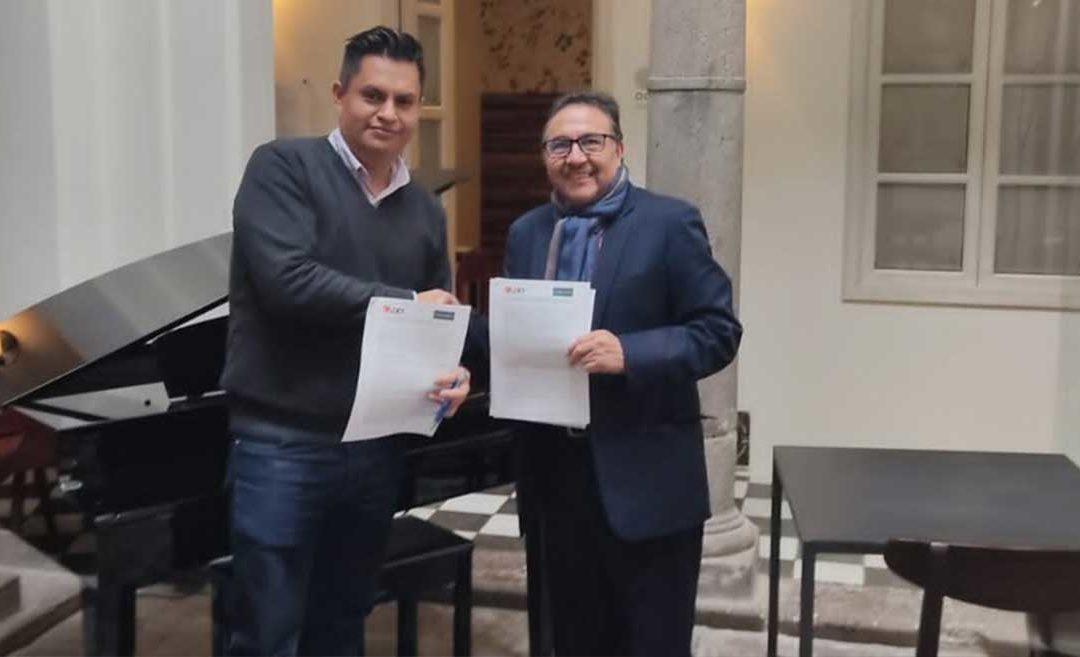 UDET firma convenio de prácticas pre profesionales con el Hotel Carlota, de Quito
