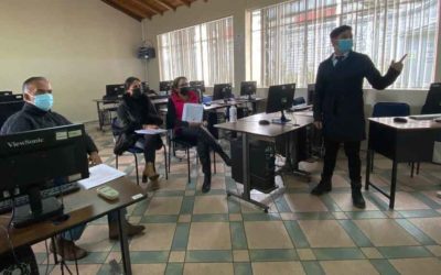 Alumnos de valiación de conocimientos rinden examen complexivo